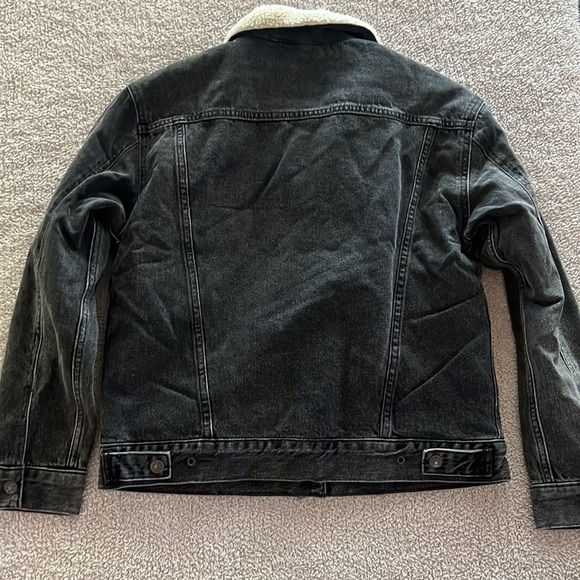 Levi’s Premium Ex-Boyfriend Sherpa Trucker Jacket Gray - Picture 5 of 5